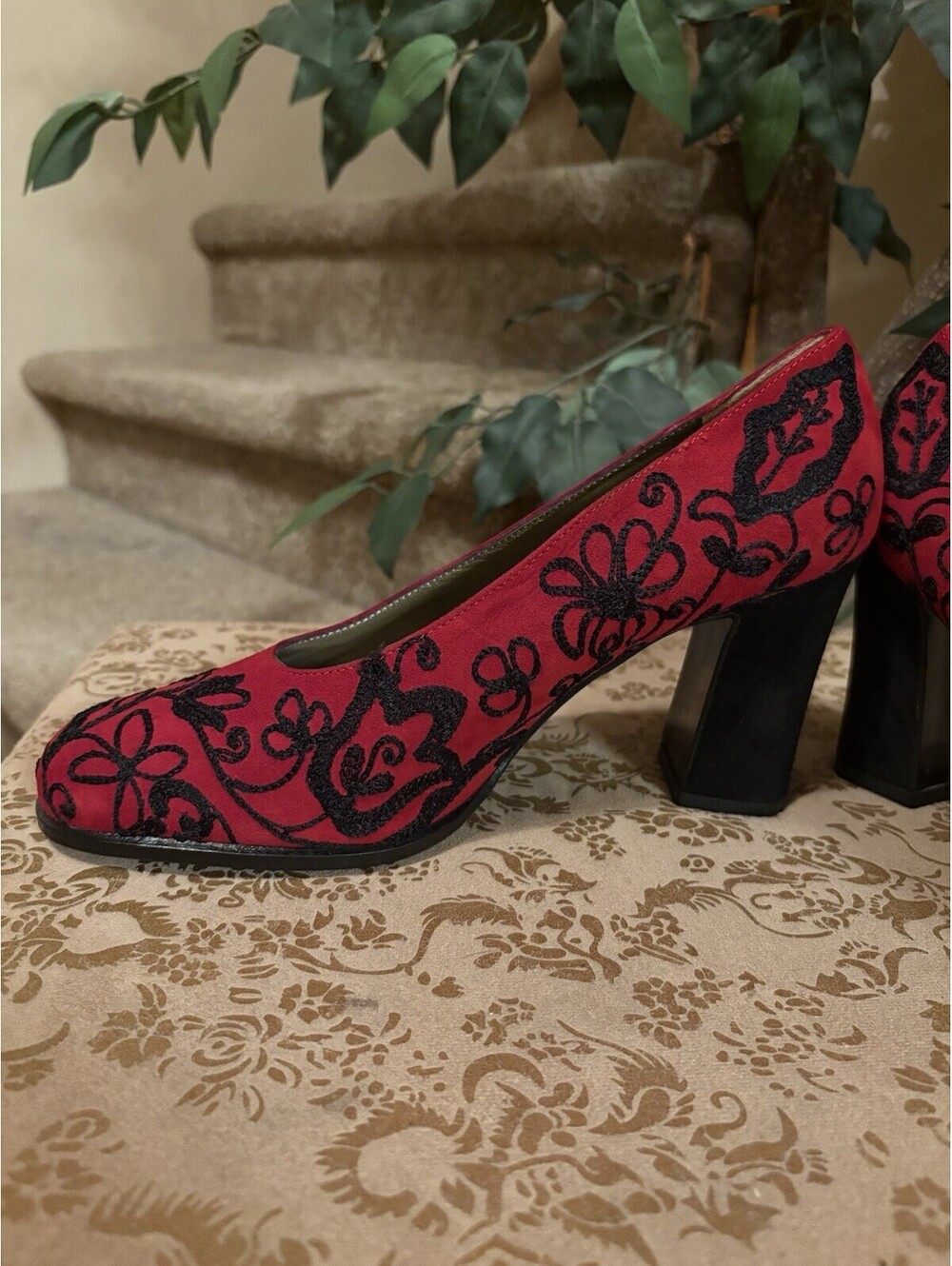 Vintage YSL Yves Saint Laurent Red Embroidery Black On Red Suede Heels Size 8.5 - Picture 6 of 13